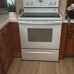 Glass top oven with 4 burners 