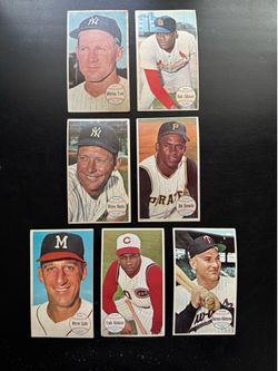 Lot of 7 - 1964 Topps Giant Baseball Cards. Mantle! Clemente!