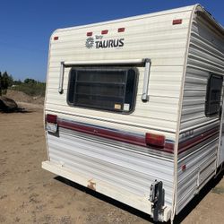 1989 Tauru 5th Wheel / 32 Feet 