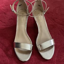Women's Gold Hailee Sandal. Size 9.5