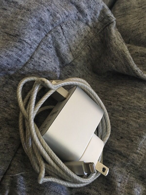 Belkin grey long iphone 5/ iphone 6 charger