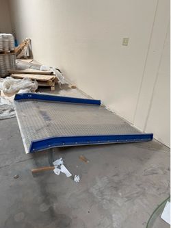 dock plate / loading ramp / dock board