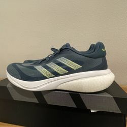 Mens Adidas Size 11/12  New In Box 