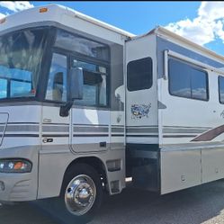 2003 Winnebego Adventurer 35u