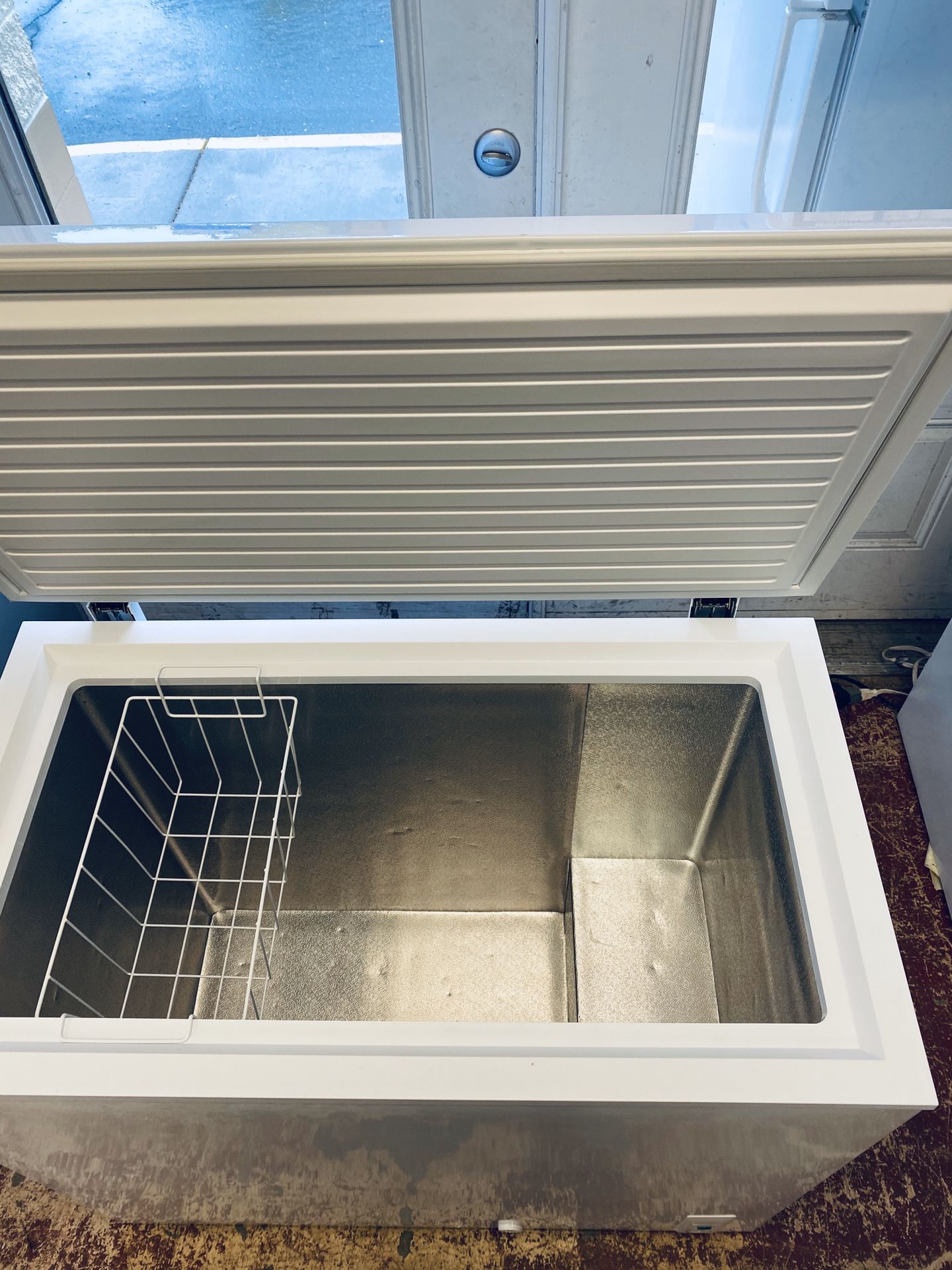 Idylis 7.1cu ft Manual Defrost Chest Freezer White for Sale in Everett