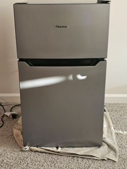 HISENSE Mini fridge & freezer 3.3 cu ft [ Model LCT33D6ASE]