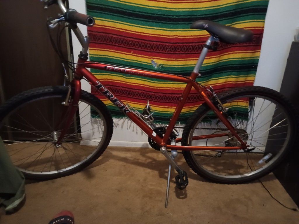 Red Trek 820 Mountain Bike 26"