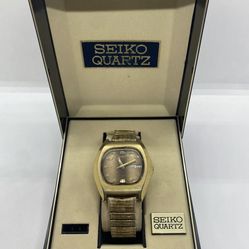 Vintage Women Seiko Wrist Watch Japan Movt 50M With Date 7N82-0349 Silver / Gold