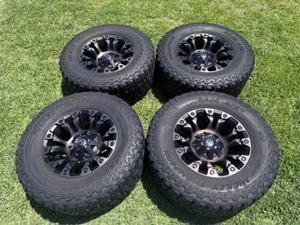 (4) 17β Fuel Wheels 305/65R17 Mickey Thompson Tires