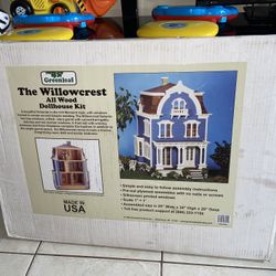 Willow All Wood Doll House Kit / Casa De Muñecas Nueva 