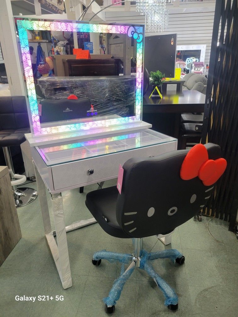 🏝 Hello Kitty Set 3 Pc, Mirror, Vanity Desk And Chair