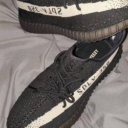 Yeezy 350 V2 Oreo 2022 Size 9.5