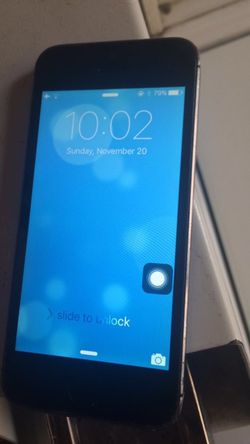 Selling silver iPhone 5s sprint, and is in good condition an