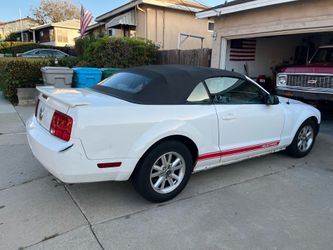 2007 Ford Mustang   5 speed manual