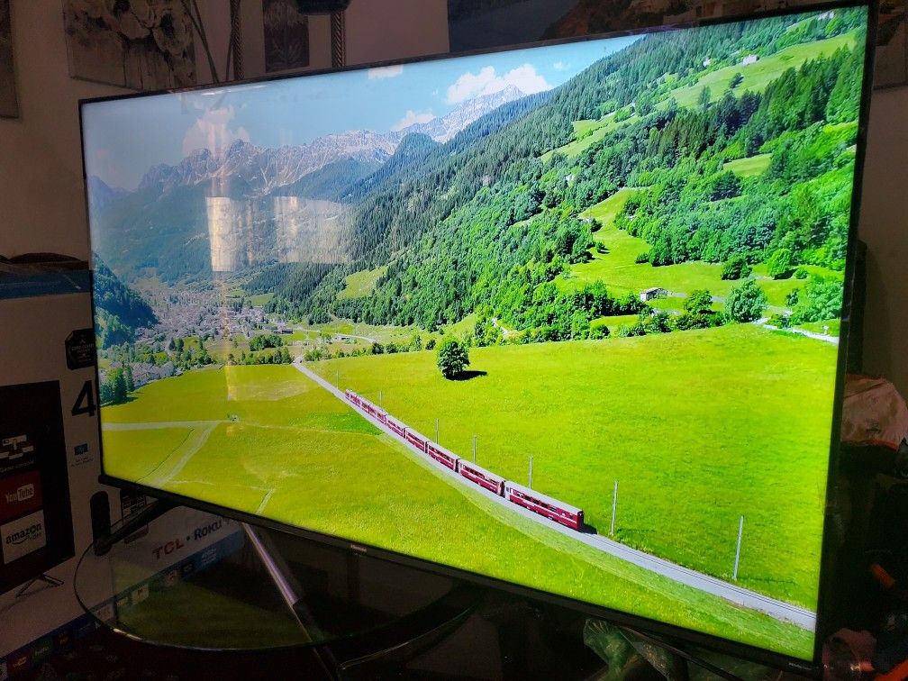 58" hisiense Google Android smart tv 4k basically new less than 5 months old. Great quality pic no scratch come with original remote
