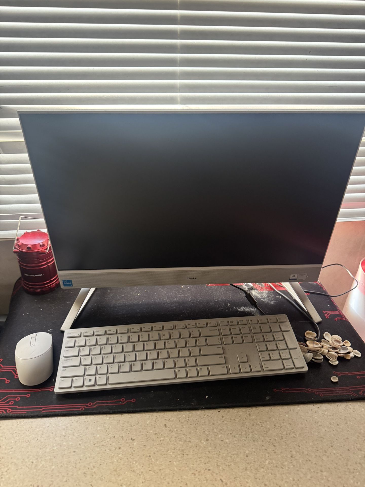 Dial two and one computer comes with mouse and keyboard