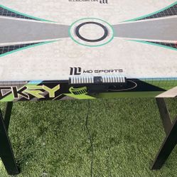 Air hockey table
