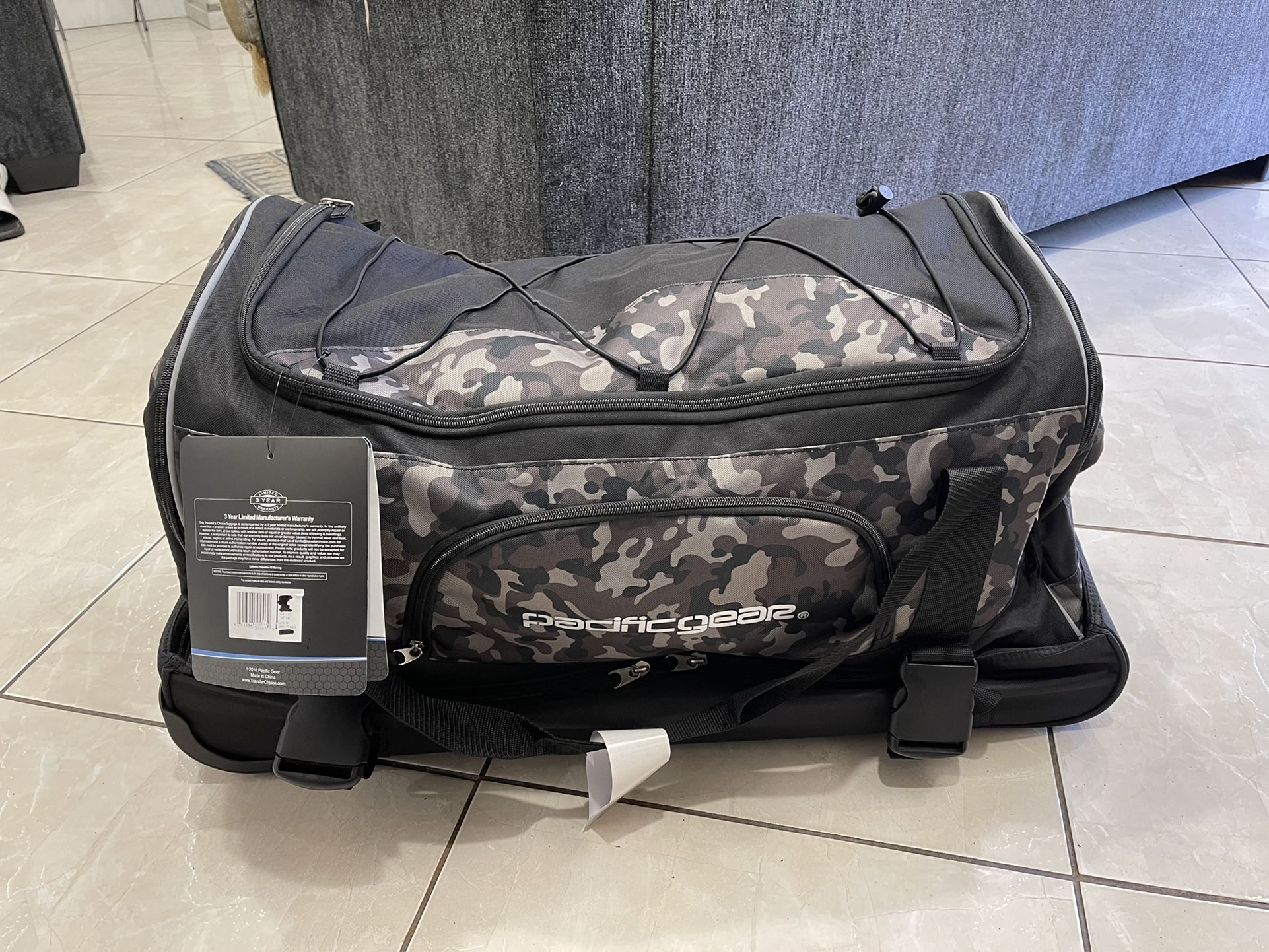 pacificgear 30-inch wheeled drop-bottom duffel bag