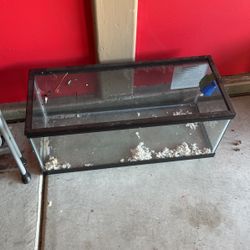 25 Gallon Cage/aquarirum