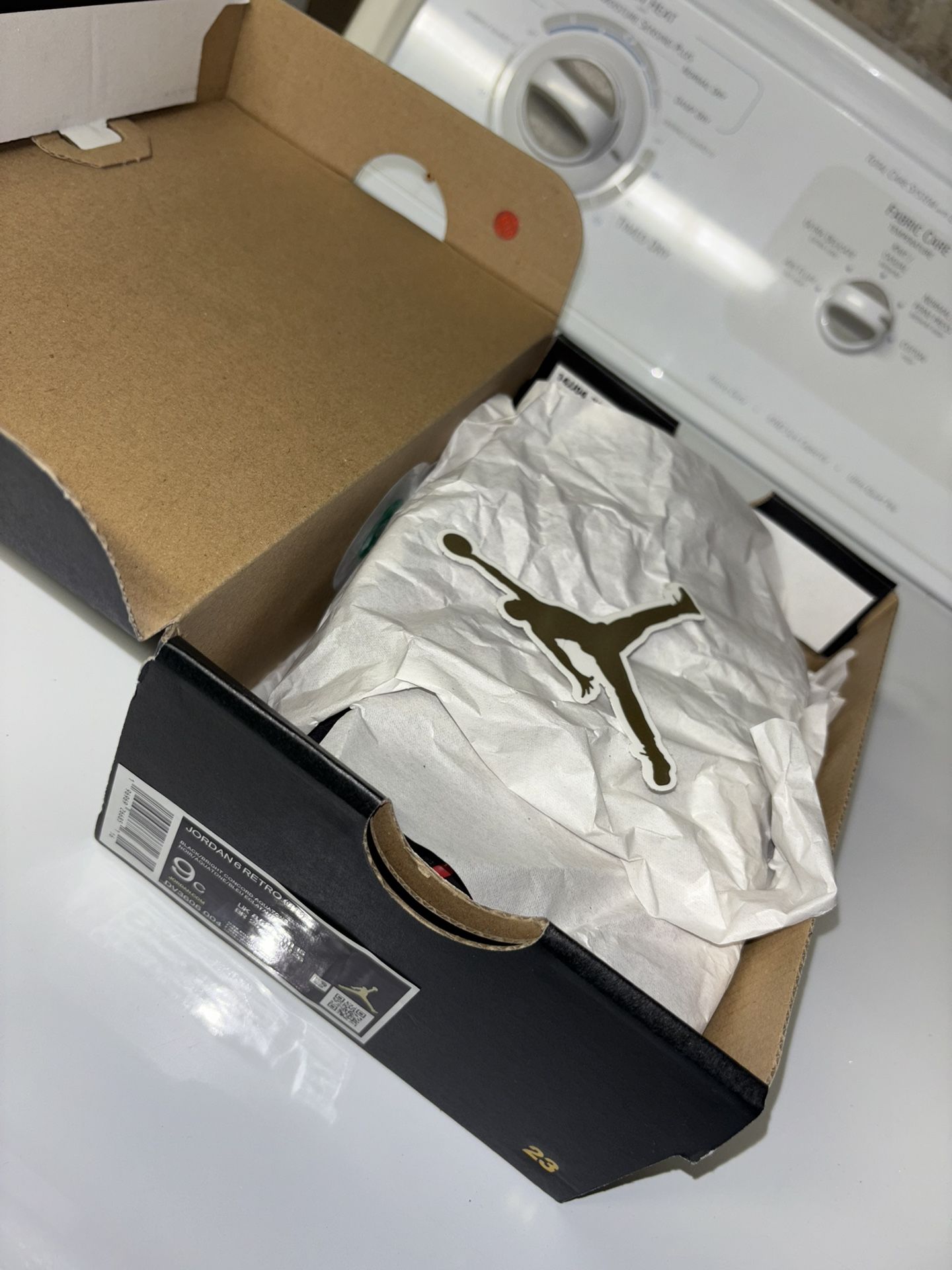 Toddler size 9c Worn once
