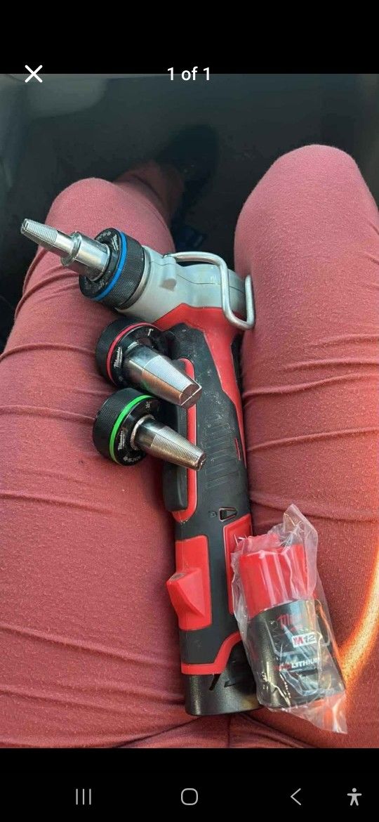 New Milwaukee PEX EXPANDER set. With 2 Batterys