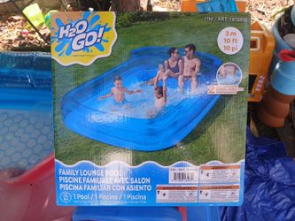 Family lounge pool