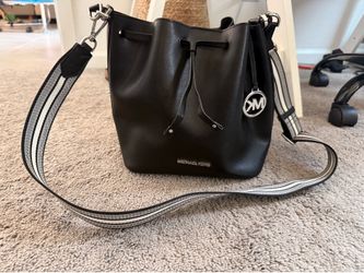 Michael Kors crossbody bucket crossbody