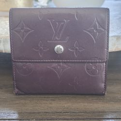 Louis Vuitton Mat Monogram Ludlow Wallet in Violet, pre-owned condition.