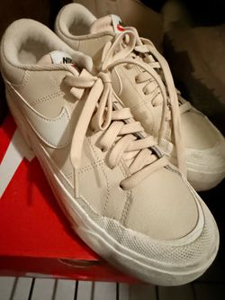 Nike Low-Top Sneakers Cream/White