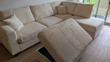 New sectional couch / free delivery