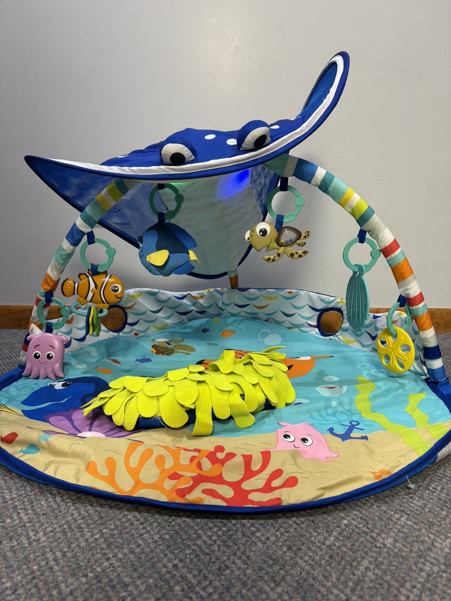 Disney Baby finding Nemo, Mr. Ray ocean lights and music activity play gym