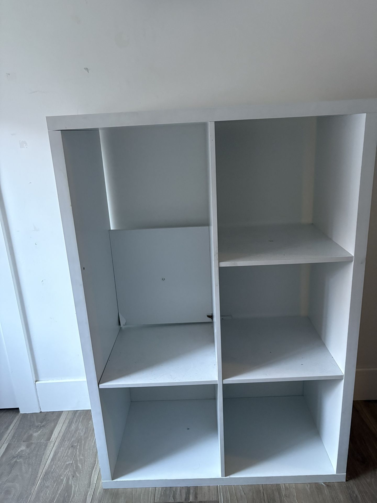 White Cube Storage Shelf (6-Cube) – Great Condition