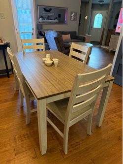 White wood Dining set