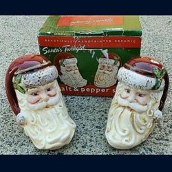 PAIR OF RARE VINTAGE NEW OPEN BOX CIC CHINA HAND PAINTED CERAMIC SANTA CLAUS SALT & PEPPER SHAKERS.