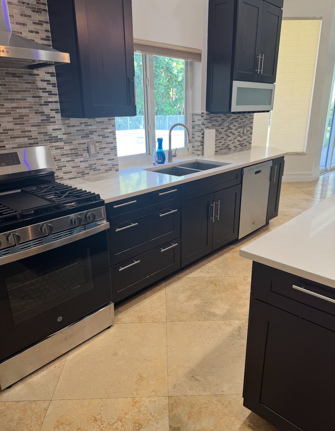 Gabinete Kitchen Set Appliances Not Included/ Juego Completo De Gabinetes De Cocina Refrigerador, Estufa, Microonda NO INCLUIDO