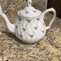 Sandle Salem China Tea Pot 