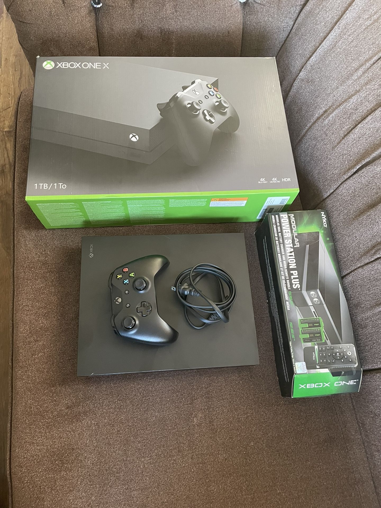 MICROSOFT XBOX ONE X Video Game System Bundle - 1TB