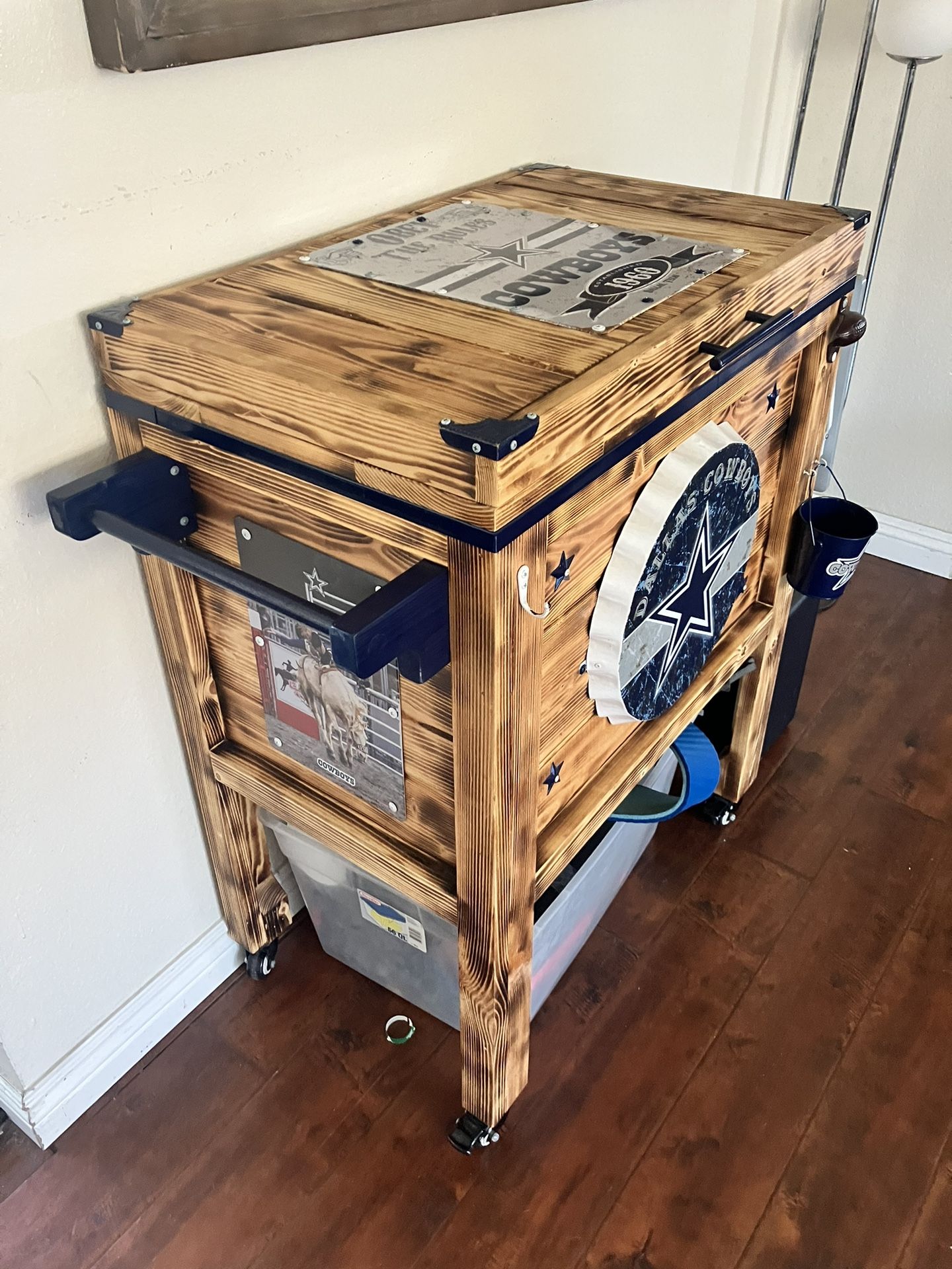 Dallas Cowboys wood ice chest for Sale in Parlier, CA - OfferUp