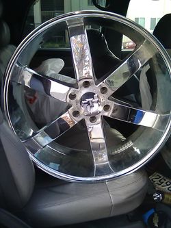 24 inch 6 lugs has brand new tires on them