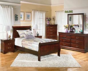 Cherry Sleigh Bedroom Set