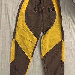 Men’s Jordan Windbreaker Pants (small)