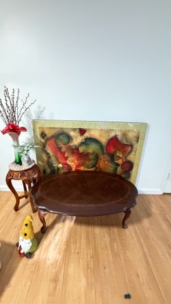 Oval Wood Coffee Table with Cabriole Legs