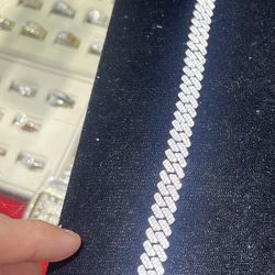 Natural moissanite stones / 925 silver Cuban link