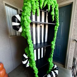 CUSTOM 3D Life-Size Beetlejuice Coffin Shelf💚