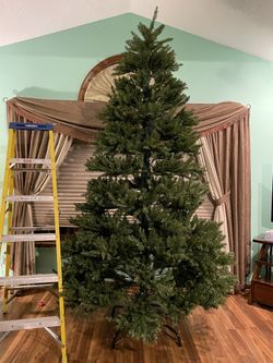 9ft Prelit Tree
