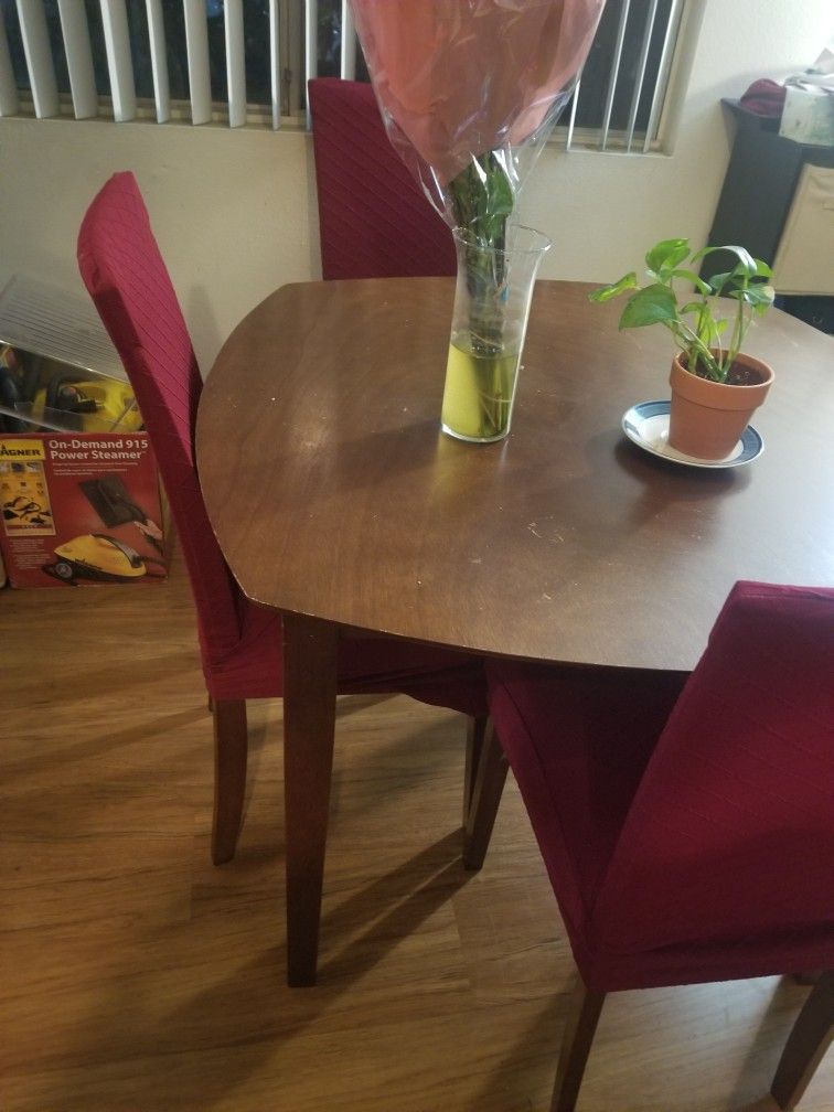 Small Dinning Table With 2-3 Chairs