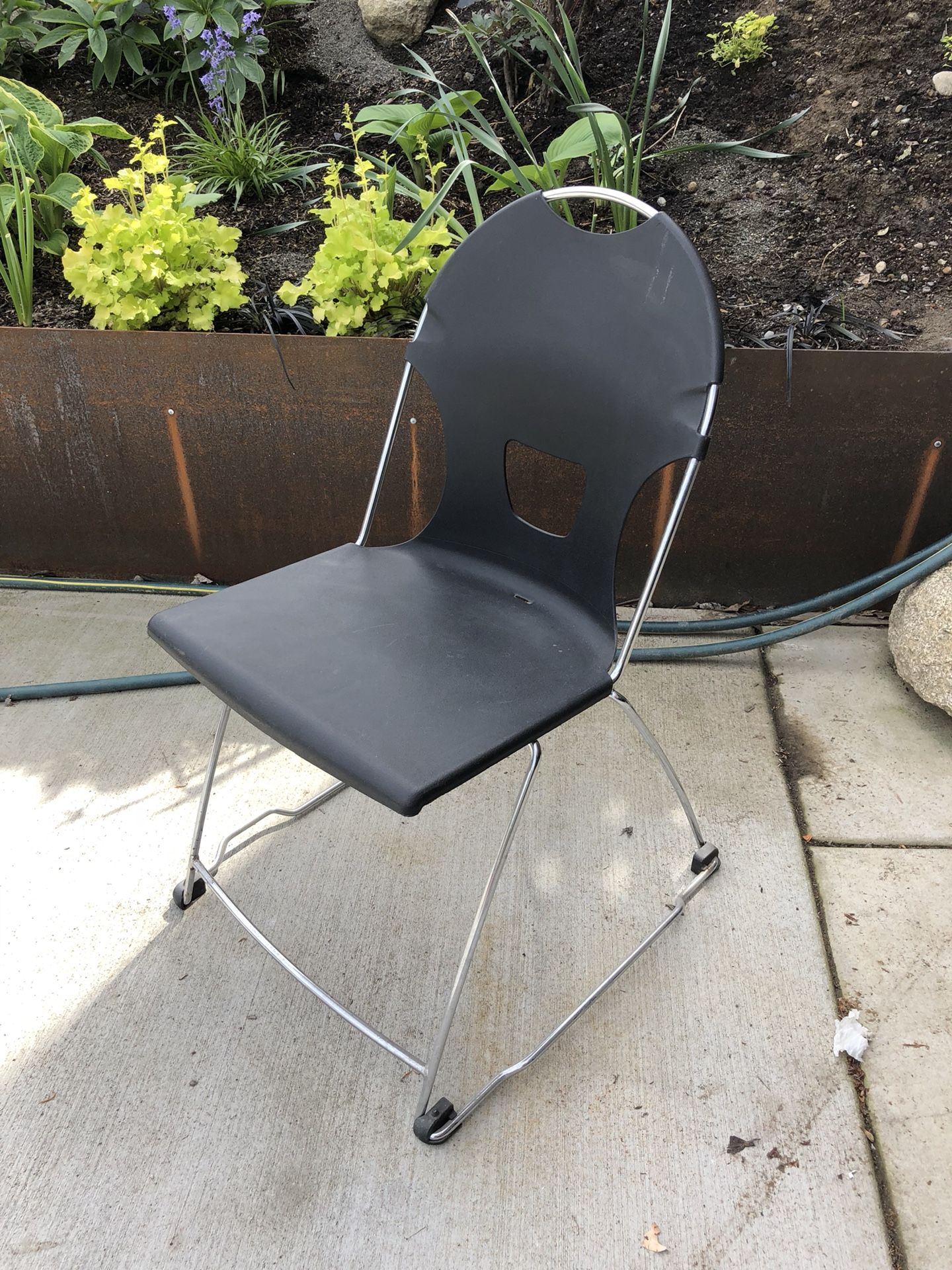 MITY-LITE SWIFTSET HD BLACK STACKING OFFICE CHAIRS 4 CHAIRS LN