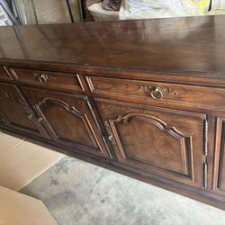 Beautiful Solid Wood Henredon Long Cabinet, Lots Of Storage