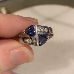 Gorgeous Sterling Silver Ring With Blue And White Stones 