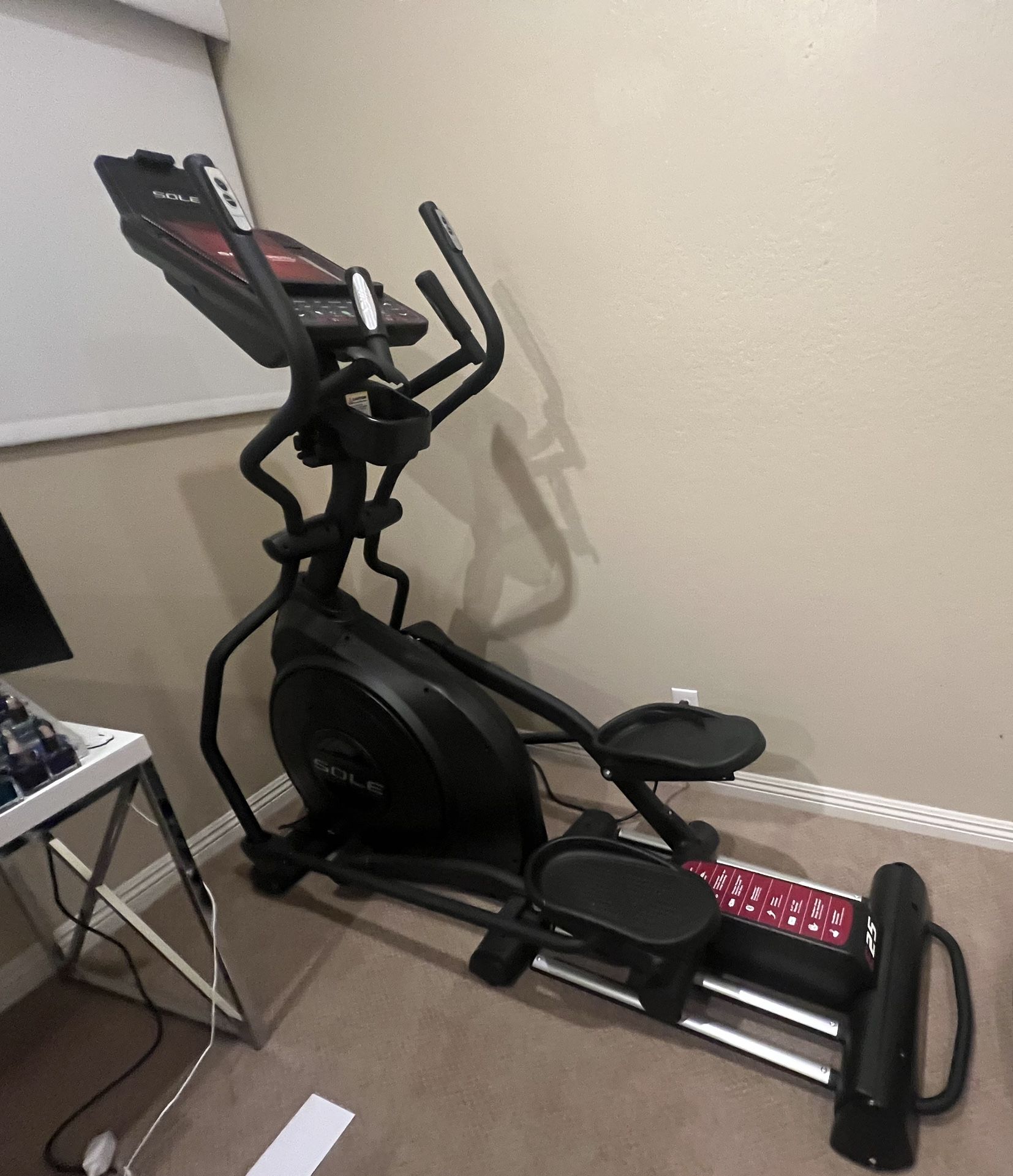 Sole E25 elliptical Barely Used